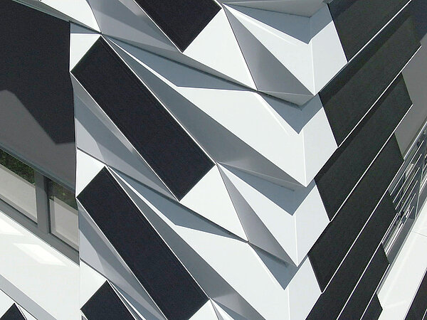 SolarShell Eine Nahaufnahme der SolarShell-Fassade nahe Heilbronn