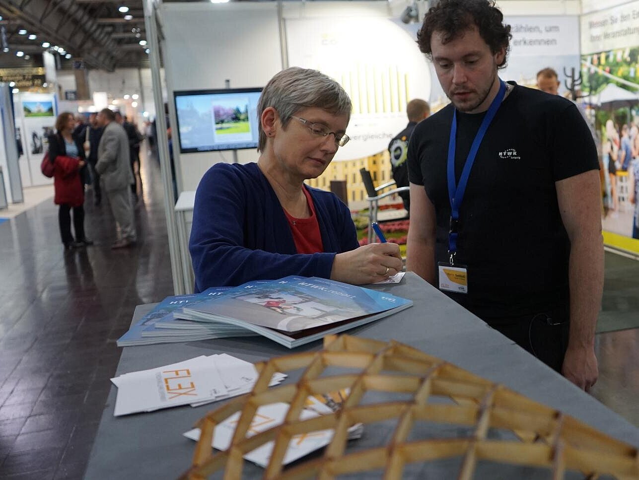 Am Messestand von FLEX