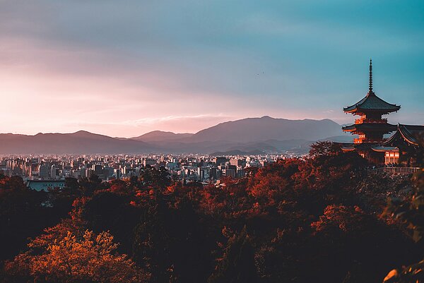 Japan Die Skyline von Kyoto samt Pagode