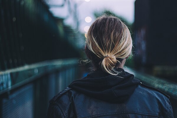 Mädchen und Frauen sind besonders von häuslicher Gewalt betroffen (Bild: Luke Porte / unsplash.com) Mädchen und Frauen sind besonders von häuslicher Gewalt betroffen (Bild: Luke Porte / unsplash.com)